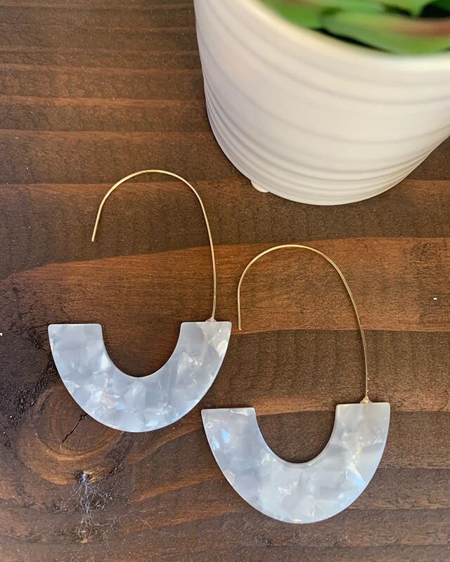 The Sunnie&rsquo;s. More colors available. |$18|
Haven Blue Salon
|805|460-9557|
6025 Palma Ave 
Atascadero CA 93422
#havenbluesalon #atascaderosalon #805 #805hairstylist #slolife #slocountyhair #dowtownatascaderosalon #centralcoasthair #kemoncultu