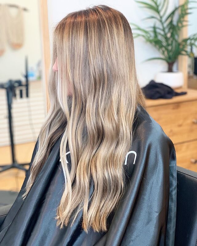 A Summer lighten up ✨ hair by @summervenable_hair 
Haven Blue Salon
|805|460-9557|
6025 Palma Ave 
Atascadero CA 93422
#havenbluesalon #atascaderosalon #805 #805hairstylist #slolife #slocountyhair #dowtownatascaderosalon #centralcoasthair #kemoncult