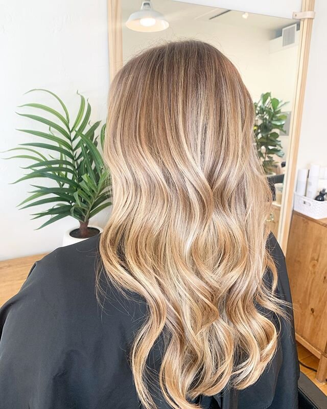 Boom go the balayage ✨ hair by @sabelbrooke 
Haven Blue Salon
|805|460-9557|
6025 Palma Ave 
Atascadero CA 93422
#havenbluesalon #atascaderosalon #805 #805hairstylist #slolife #slocountyhair #dowtownatascaderosalon #centralcoasthair #kemonculture #o